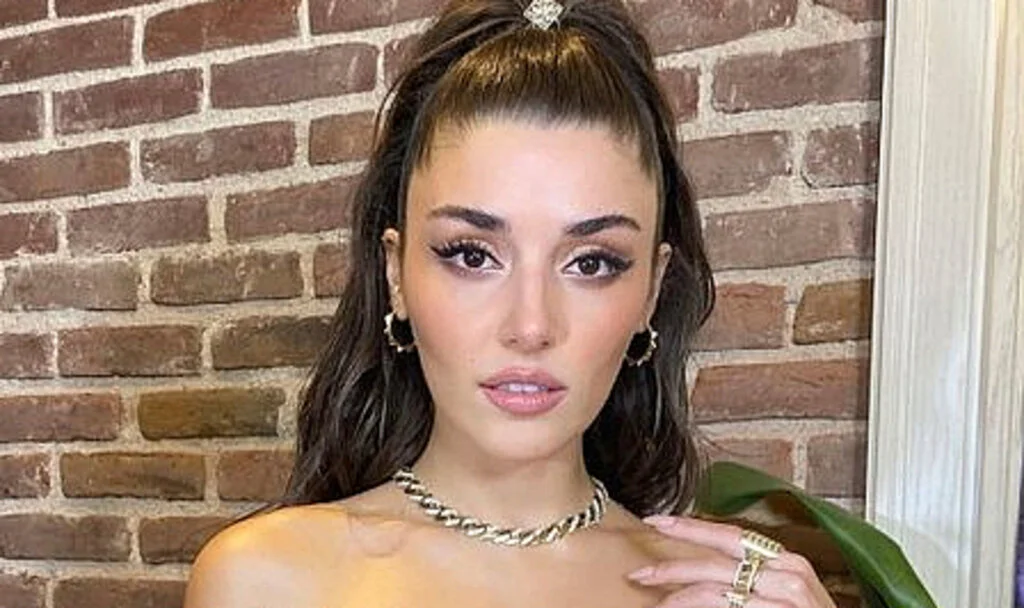 Baştan Sona Yenilediği Lüks Evi Hayran Bıraktı! Pozlarıyla Büyüledi