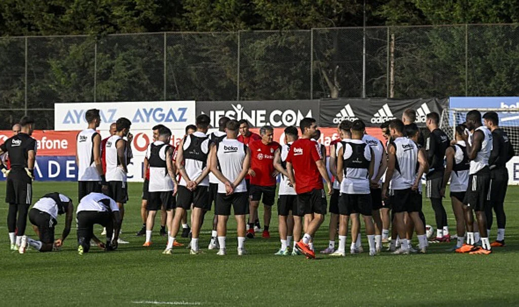 Beşiktaş'ın Tiran maçı kadrosu açıklandı