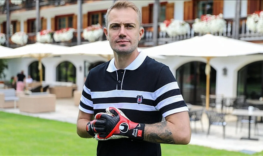 Beşiktaş, Mert Günok'un sözleşmesini yeniledi