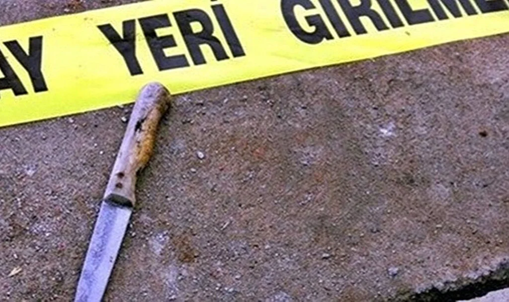 Çorum'da esnaf uyardığı kişi tarafından bıçakla yaralandı