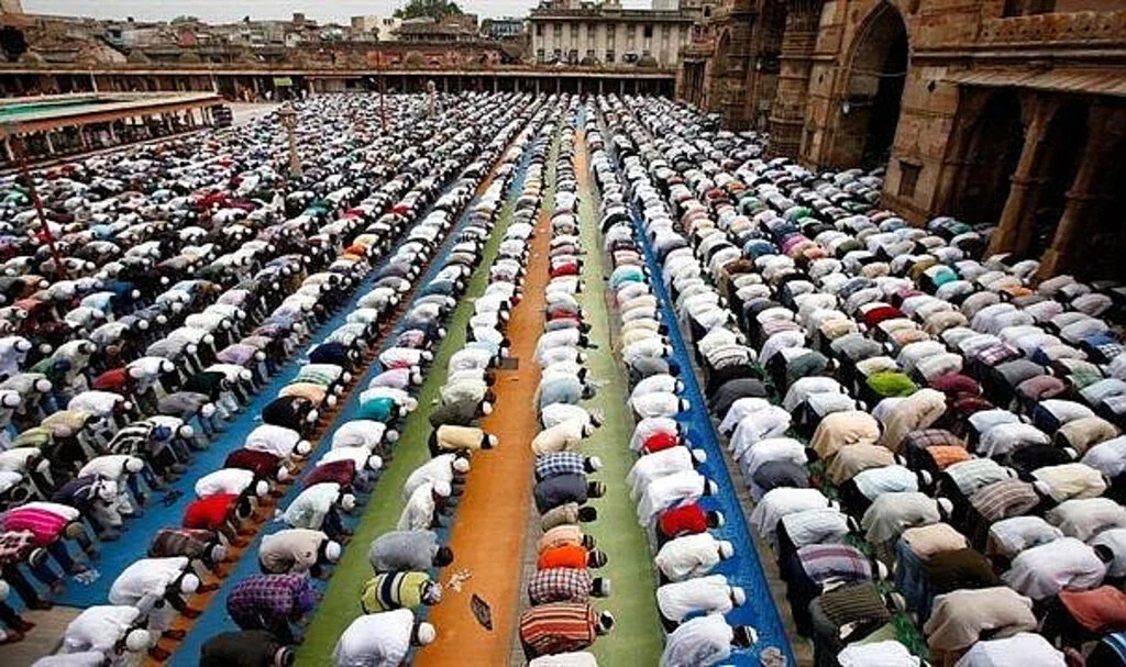 Cuma namazı nasıl kılınır, kaç rekat? 18 Ağustos 2023 cuma saatleri ve Diyanet'e göre adım adım cuma namazı kılınışı
