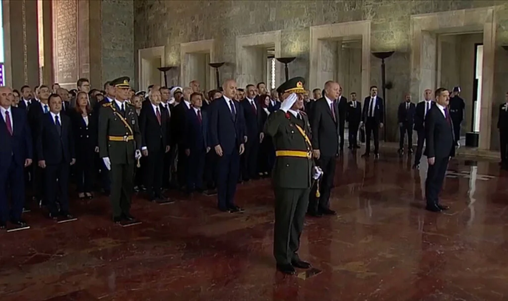 Cumhurbaşkanı Erdoğan, 30 Ağustos Zafer Bayramı dolayısıyla Anıtkabir'i ziyaret etti