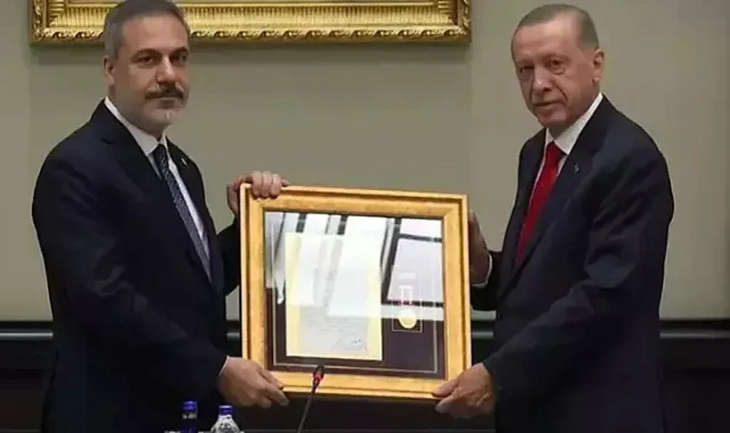 Cumhurbaşkanı Erdoğan'dan Bakan Fidan'a 'Üstün Hizmet' Madalyası