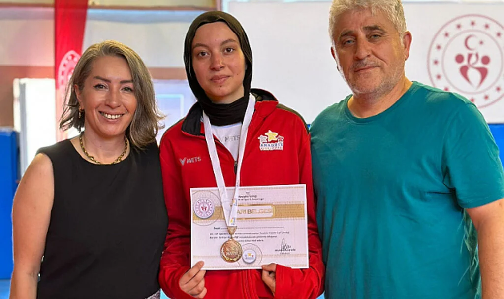 Elanur Güler Türkiye 3.'sü Oldu
