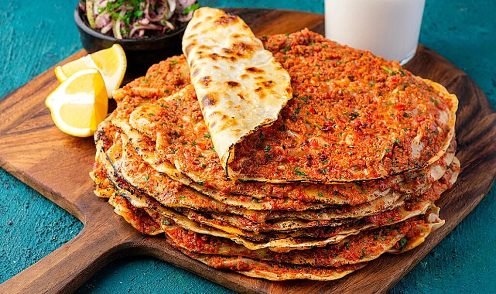Ev yapımı kolay lahmacun tarifi! Pratik lahmacun hamuru ve harcı nasıl yapılır, malzemeleri neler?