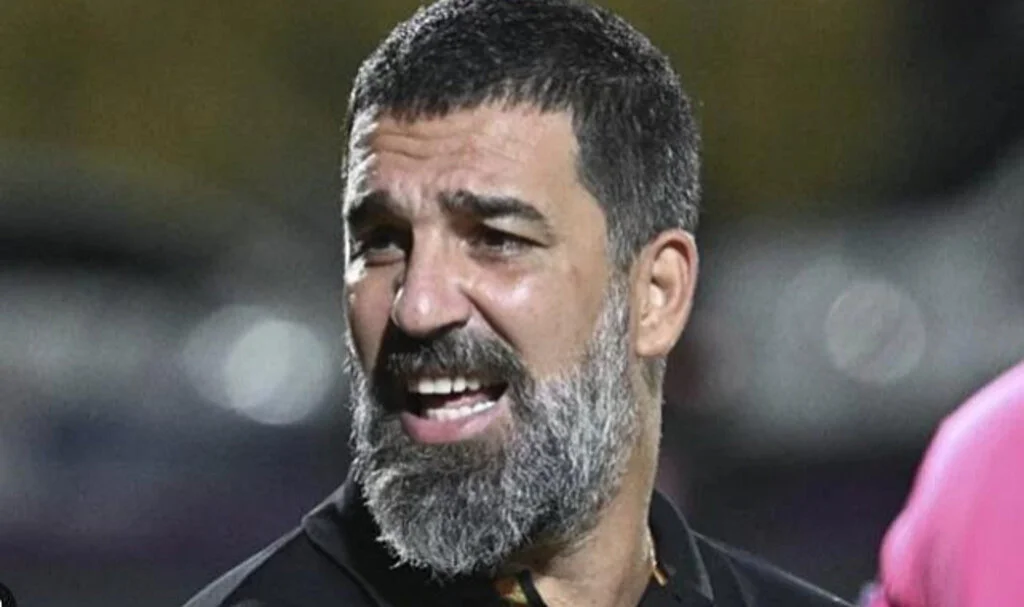 Eyüpspor teknik direktörü Arda Turan'ın takipçisine verdiği yanıt gündem oldu!