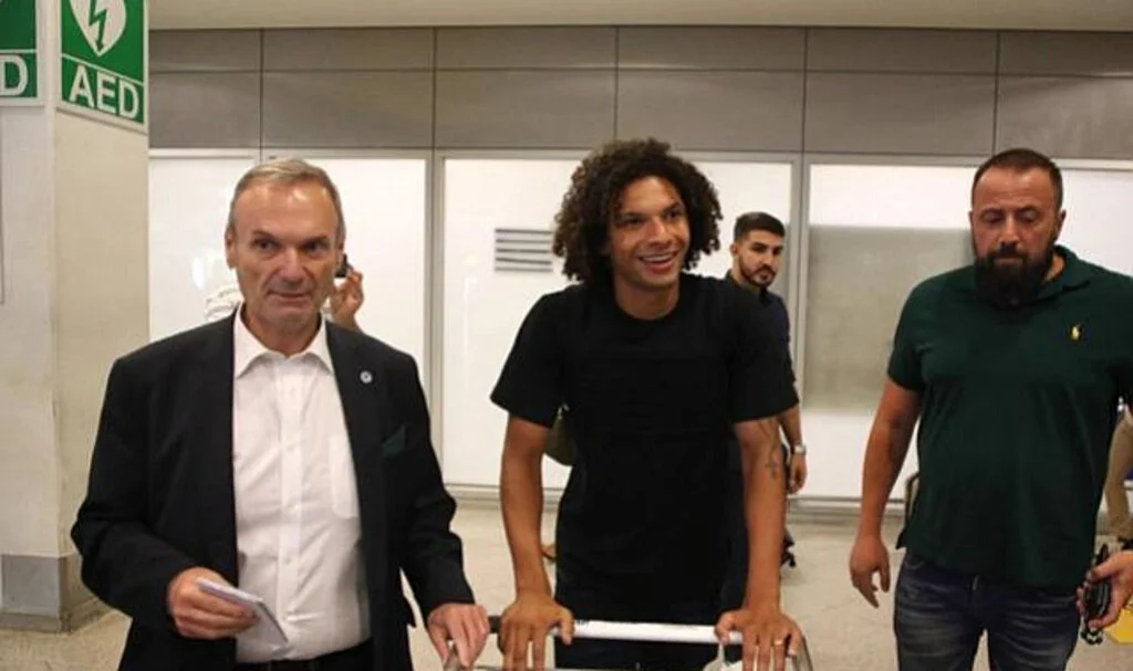 Fenerbahçe'de bir ayrılık daha! Gece yarısı sessiz sedasız İstanbul'dan valizleriyle birlikte ayrıldı