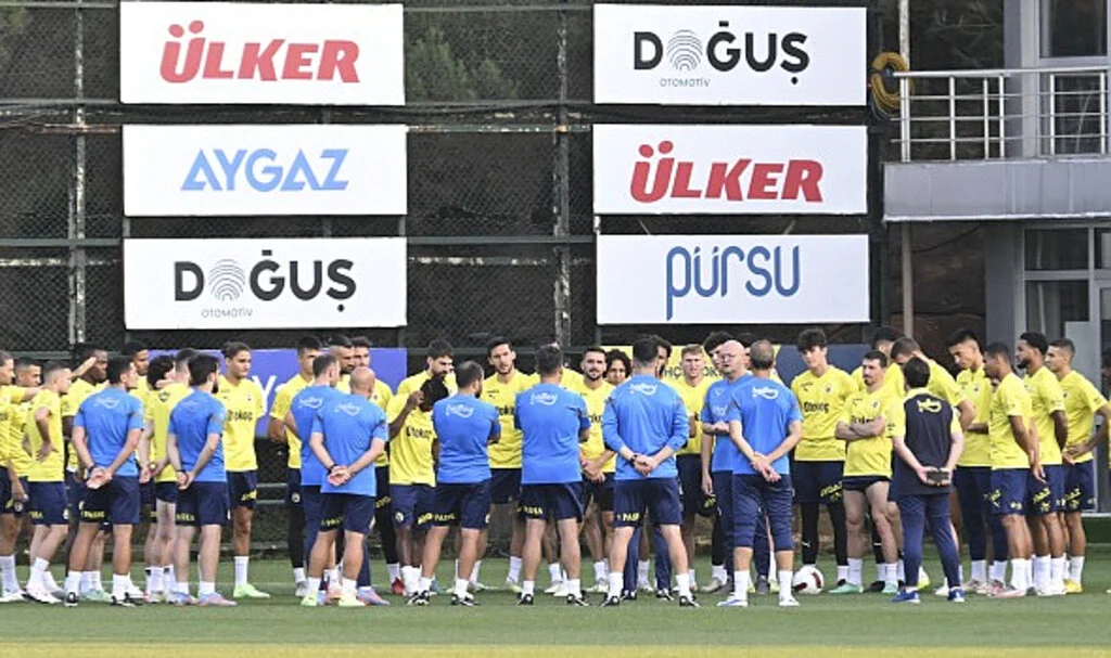 Fenerbahçe'nin Twente maçı kadrosunda 2 değişiklik