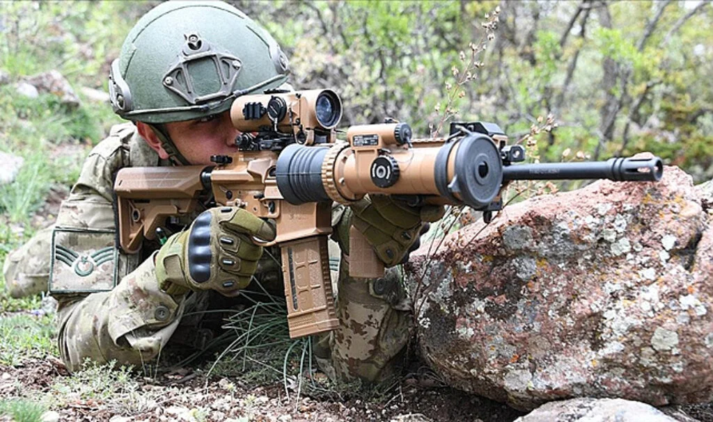 Fırat Kalkanı bölgesinde 2 PKK/YPG'li terörist etkisiz hale getirildi