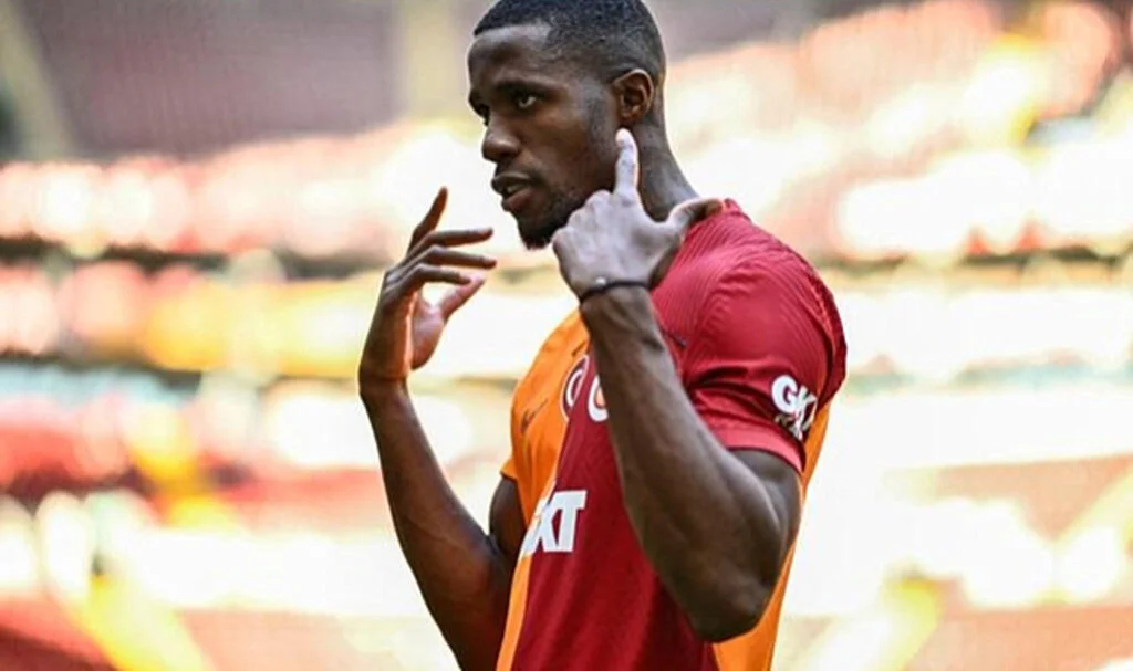 Galatasaray'ın yıldızı Wilfried Zaha 4. lig ekibini 50 milyon sterline satın aldı!