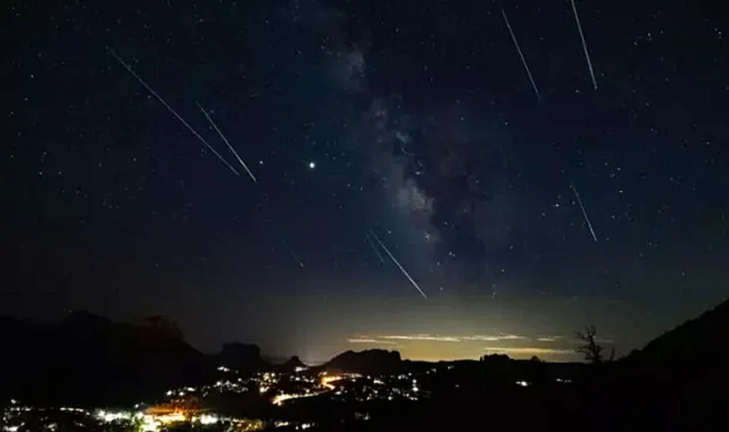 Hafta Sonu İçin Hazır Olun! Saat Verildi... Meteor Yağmuru Gökyüzünü Aydınlatacak