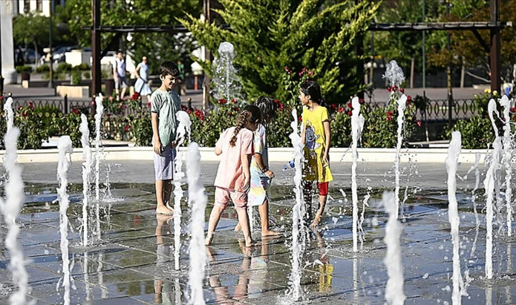 Hava Sıcaklıkları İç ve Batı Bölgelerde Azalacak, Doğu ve Güneydoğu'da Artacak