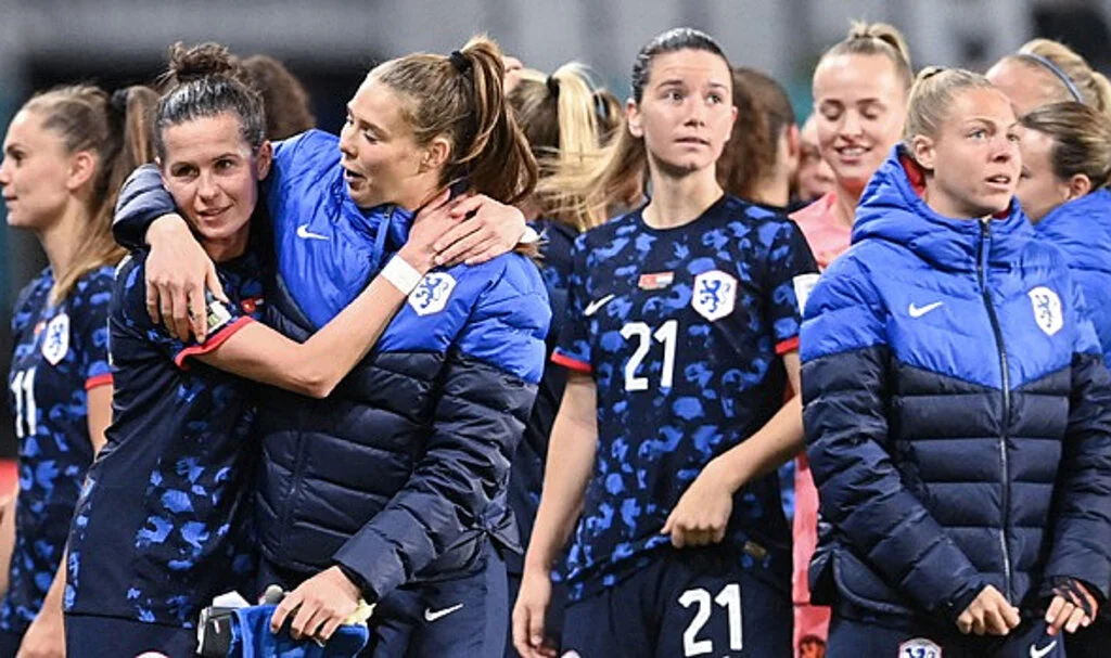 Hollanda gol yağdırdı