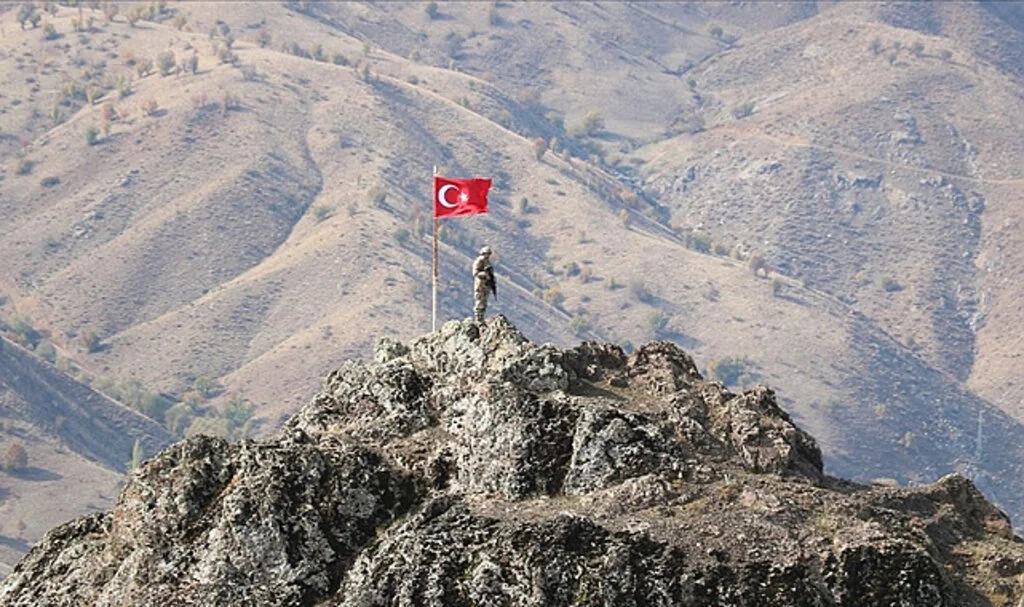 İçişleri Bakanı Yerlikaya, 4 teröristin teslim olduğunu açıkladı