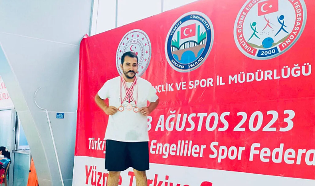 İlk Kez Katıldığı Şampiyonada Üç Madalya Kazandı