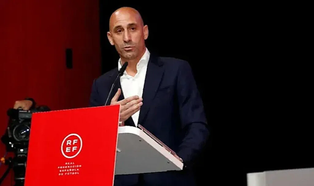 İspanya Futbol Federasyonu Başkanı Luis Rubiales, FIFA Tarafından Geçici Olarak Futboldan Uzaklaştırıldı
