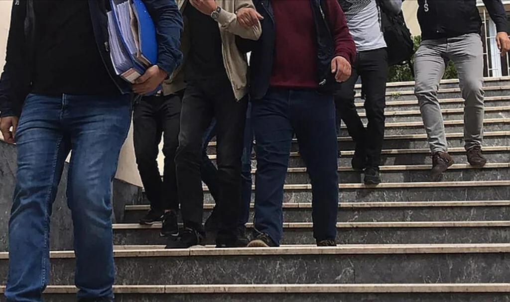 İstanbul'da Asayiş Uygulamasında Aranan 409 Zanlı Yakalandı