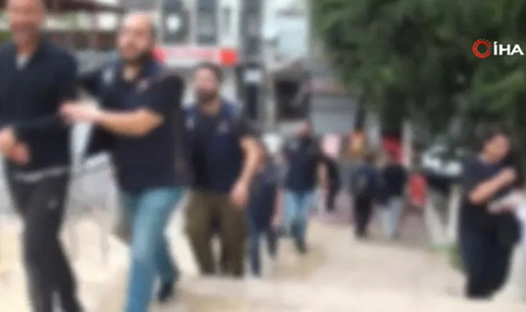 İstanbul’da El Kaide ve DEAŞ‘a Para Toplamakla Suçlanan 3 Kişi Tutuklandı