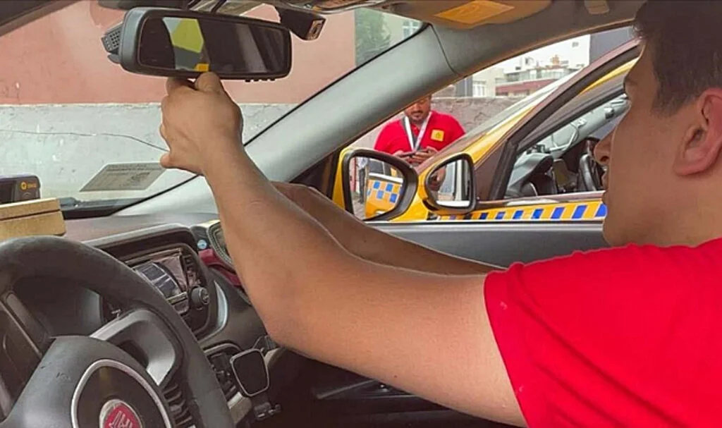 İstanbul'da Minibüs ve Taksilerde Zamlı Tarife Uygulanmaya Başlandı