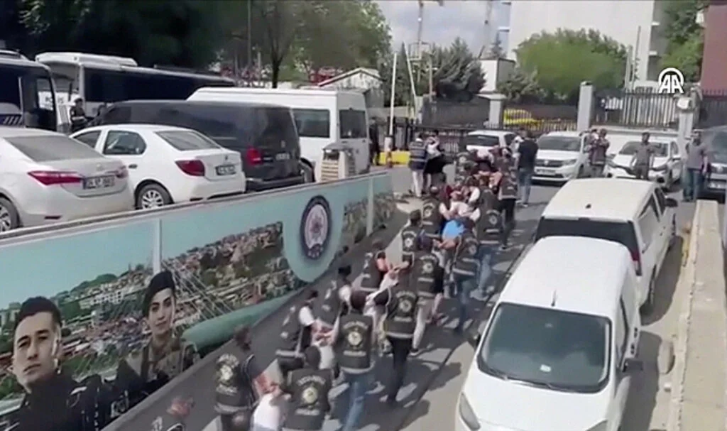 İstanbul'da polisi şehit eden suç örgütüne yönelik operasyonda 37 tutuklama