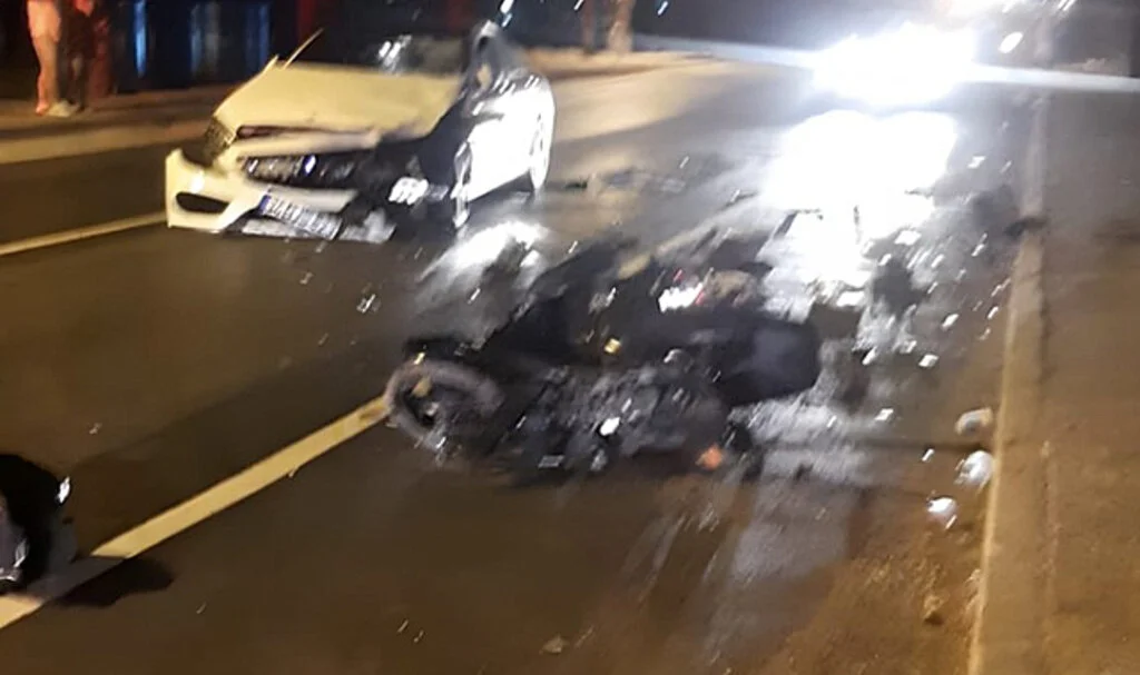 İzmir’de otomobil motosikletle çarpıştı: 1 ölü