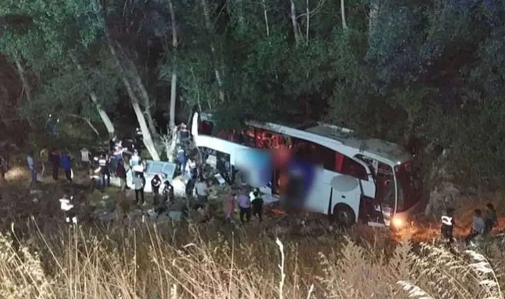Katliam Gibi Kaza! Yozgat'ta Yolcu Otobüsü Şarampole Uçtu: Çok Sayıda ölü ve Yaralı Var