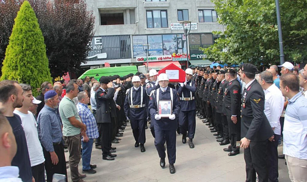 Kazada Ölen Uzman Çavuş Askeri Törenle Son Yolculuğuna Uğurlandı