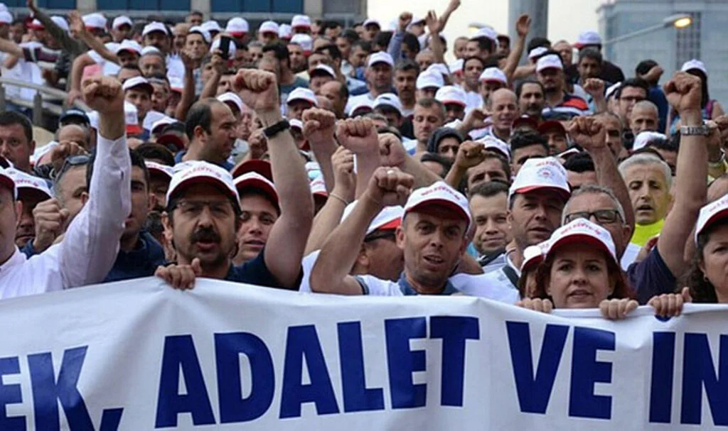 KESK, Hükümetin Memurlara Yaptığı Zam Teklifi Sonrası Ülke Genelinde İş Bıraktı