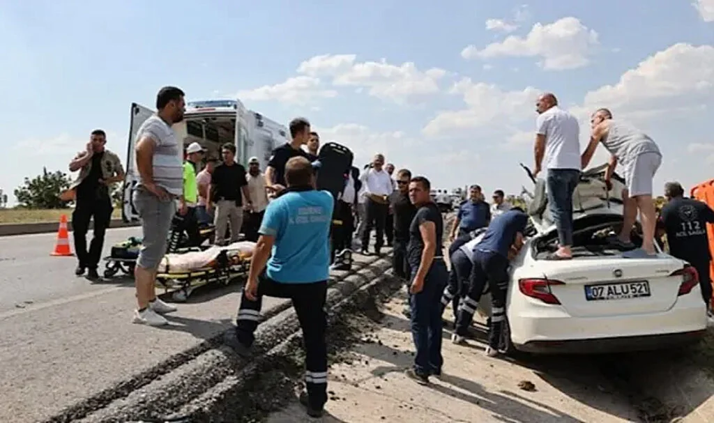 Korkunç Kaza: 1 Polis Yaşamını Yitirdi, 2’si Polis 5 Yaralı