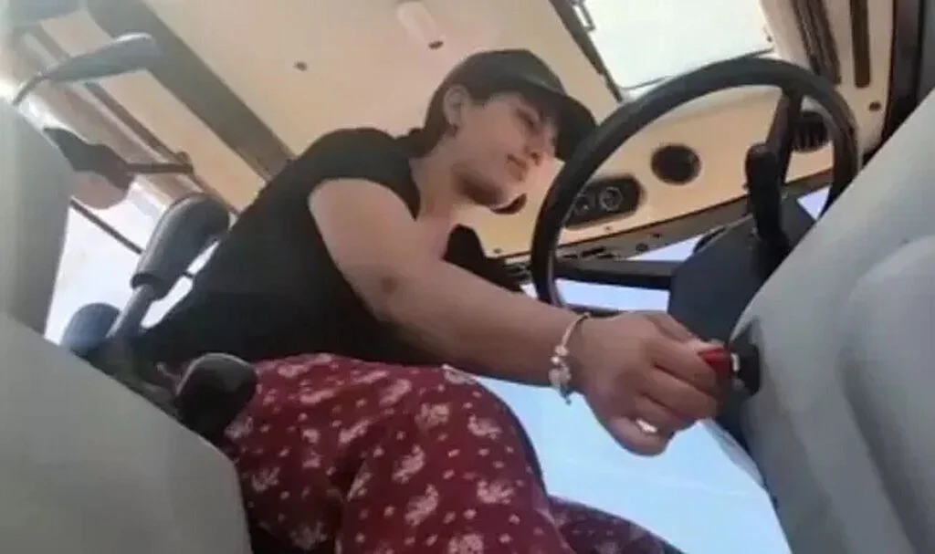 Köyün 'Hanımağası' Tıp Öğrencisi Oldu! Tarlada Erkeklere Taş Çıkartıyor