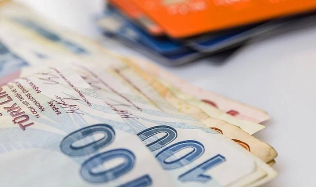 Kredi kartı borcu olanlar dikkat! İki kattan fazla arttı: Taksitli nakit avans detayı…