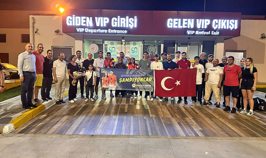 Milli Gururlarımız Çiçeklerle Karşılandı