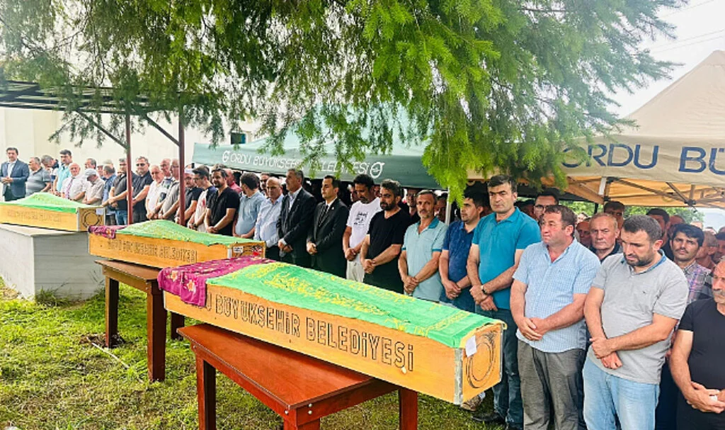 Ordu'da Kaza Kurbanlarına Gözyaşlarıyla Veda 