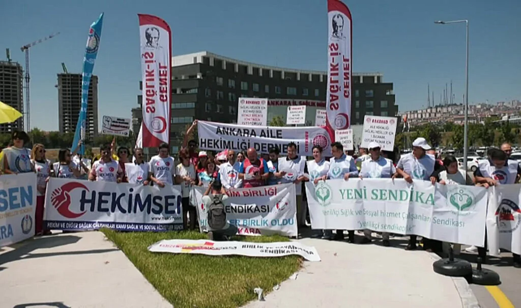Sağlık Çalışanlarının İş Bırakma Eylemi İkinci Gününde... Açıklama Yaptılar