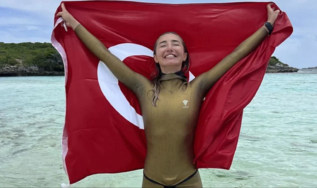 Şahika Ercümen, Dünya Serbest Dalış Kupası'nda Türkiye Rekoru Kırdı