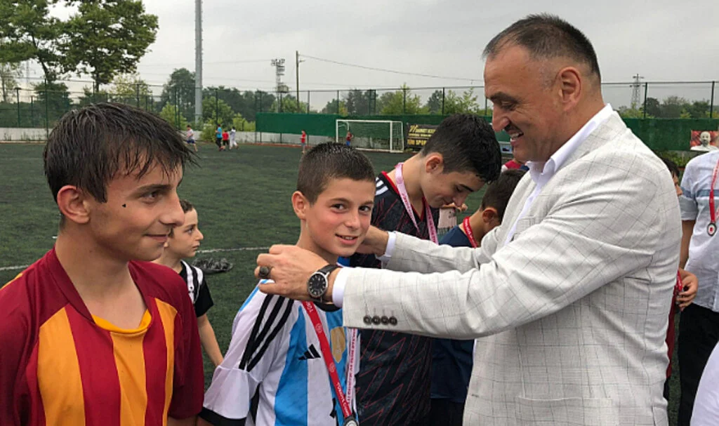 Salıpazarı'nda Camiler Futbol Turnuvası Sona Erdi