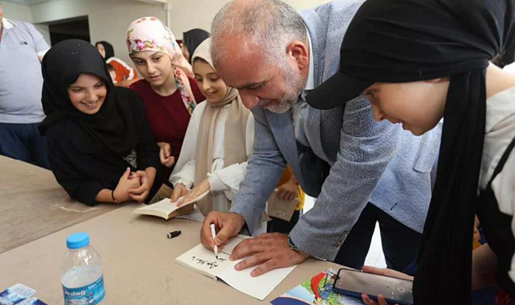 Samsun Canik’te Kur’an Okumayı Öğrenen Öğrencilere Hediye