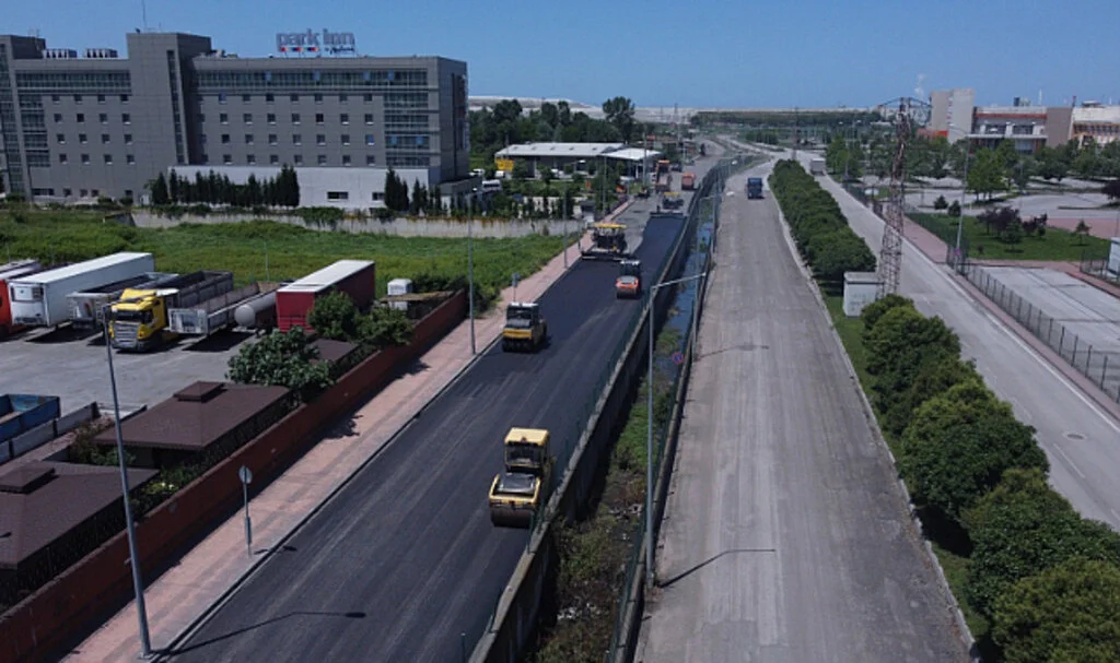 Samsun'da 4,5 yılda 3 bin 810 kilometre yol, 1,277 kilometre yol genişletme çalışması