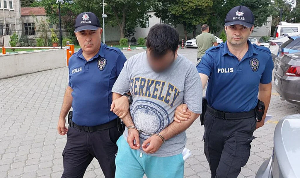 Samsun'da Canı Sıkılınca Gittiği AVM'deki Kuyumcudan 21 bin 500 Liralık Yüzük Çaldı