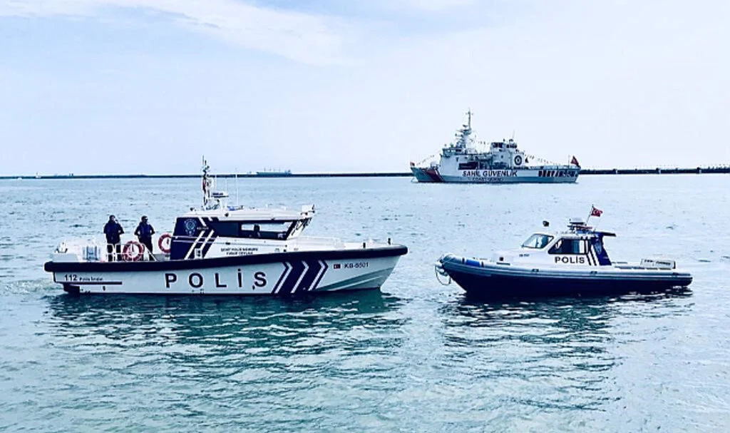 Samsun'da deniz polisi kaçak salyangoz ve midye avcılarına göz açtırmıyor