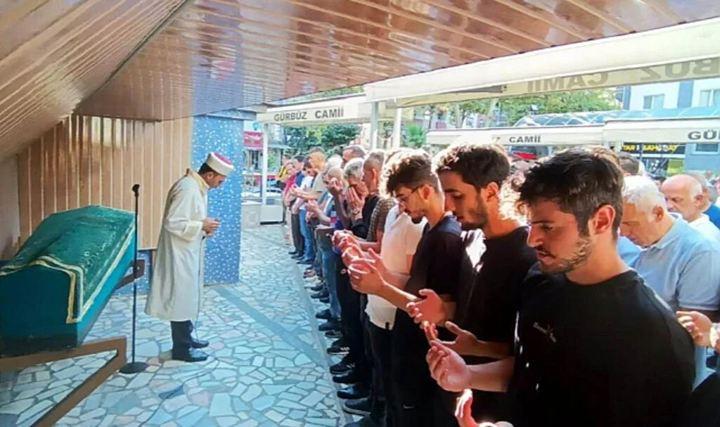 Samsun’da Denizde Boğulan Genç Öğretmen Son Yolculuğuna Uğurlandı