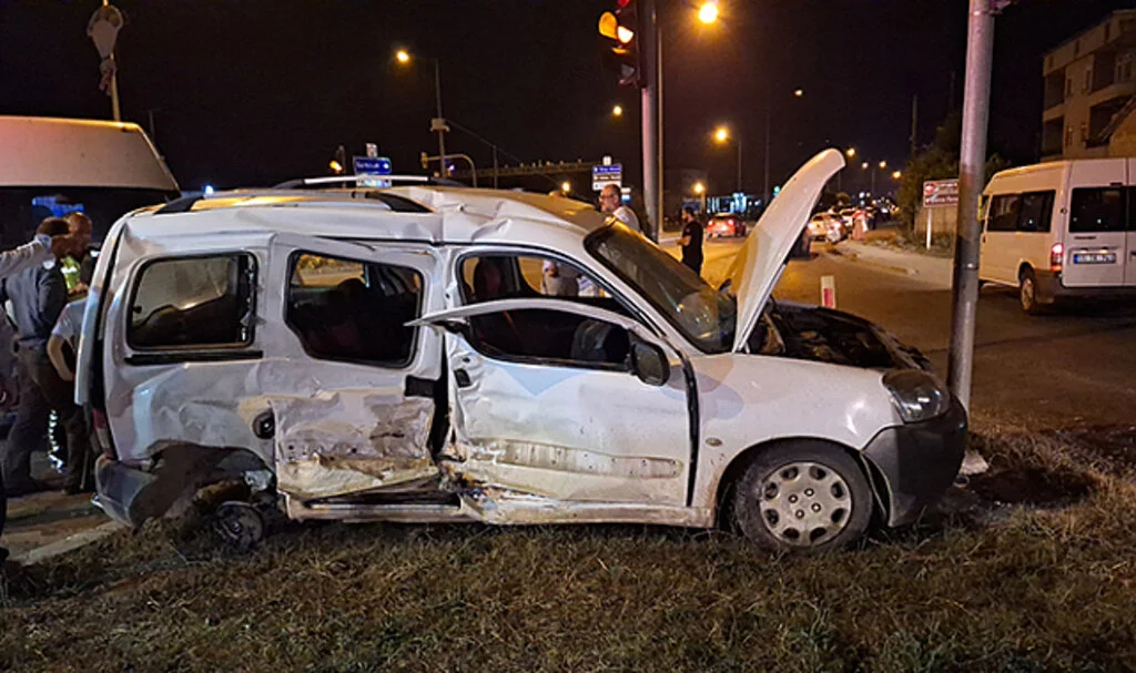 Samsun'da Hafif Ticari Araçla Kamyonetin Çarpıştığı Kazada 1 Kişi Yaralandı