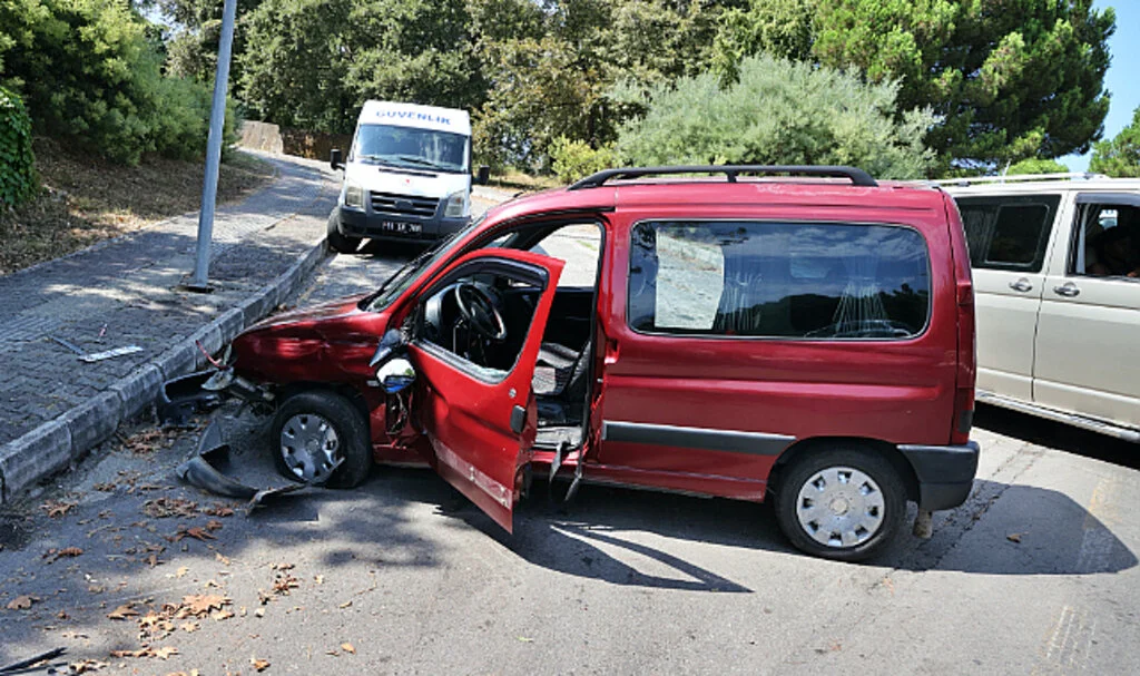 Samsun'da hafif ticari araçla otomobilin çarpıştığı kazada bir kişi yaralandı