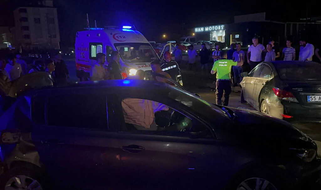 Samsun'da iki otomobilin çarpıştığı kazada 3 kişi yaralandı