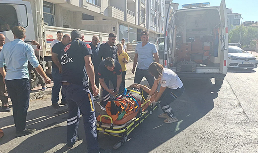 Samsun'da Kamyonetin Çarptığı Yaya Hastaneye Kaldırıldı