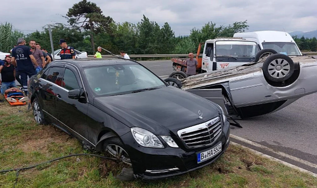 Samsun’da Kavşakta 2 Otomobili Çarpıştı: 2 Yaralı