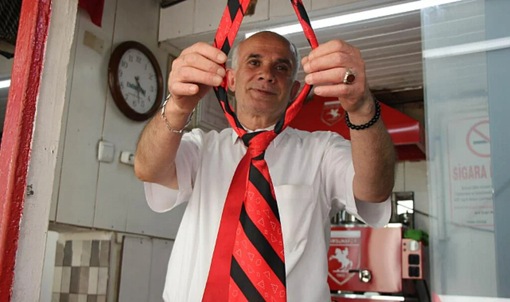 Samsun'da Kravatlı Çaycı