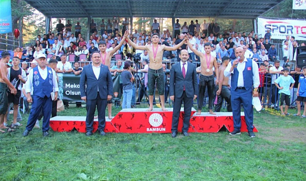 Samsun'da Kunduz Yağlı Güreşleri Nefes Kesti