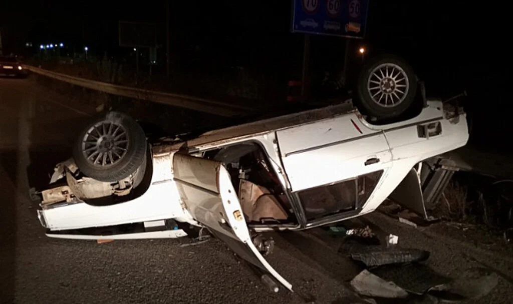 Samsun'da minibüsün çarptığı otomobildeki 2 kişi yaralandı