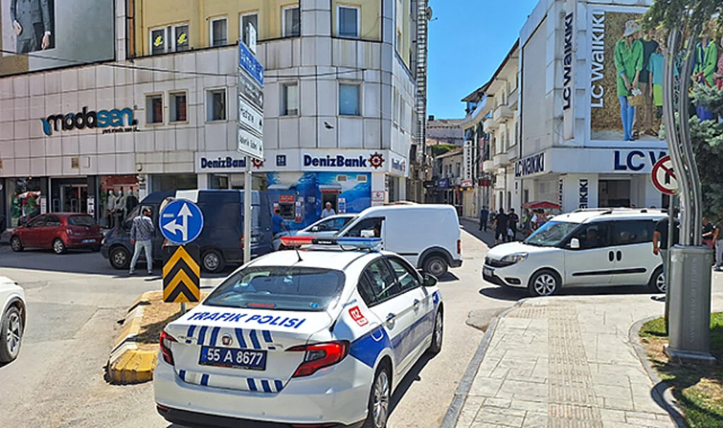Samsun’da Minibüsün Çarptığı Yaya Hastaneye Kaldırıldı